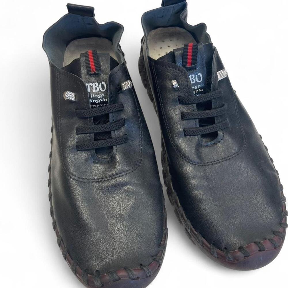 Black leather lace up shoes